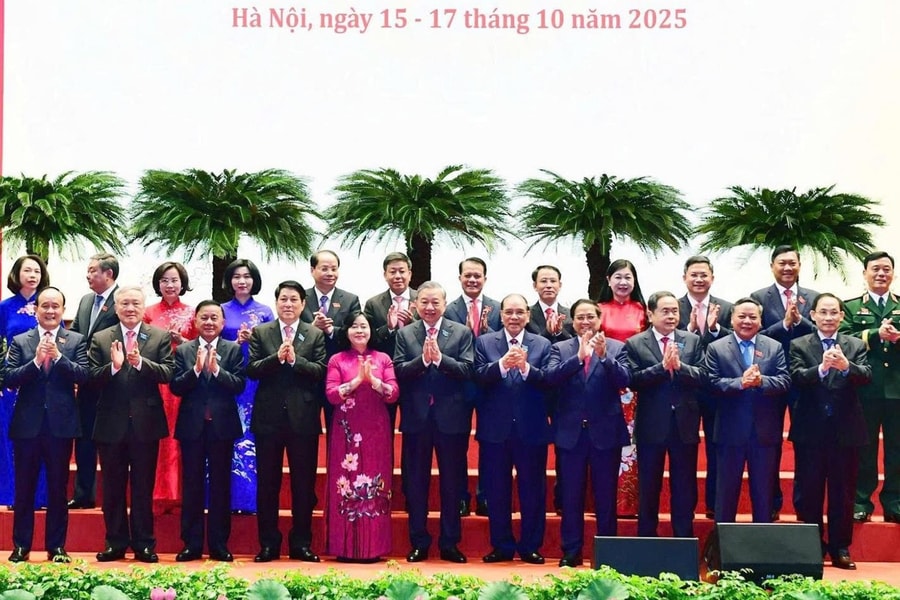 Bộ Chính trị, Ban Bí thư: Tiếp tục bố trí cán bộ không phải người địa phương