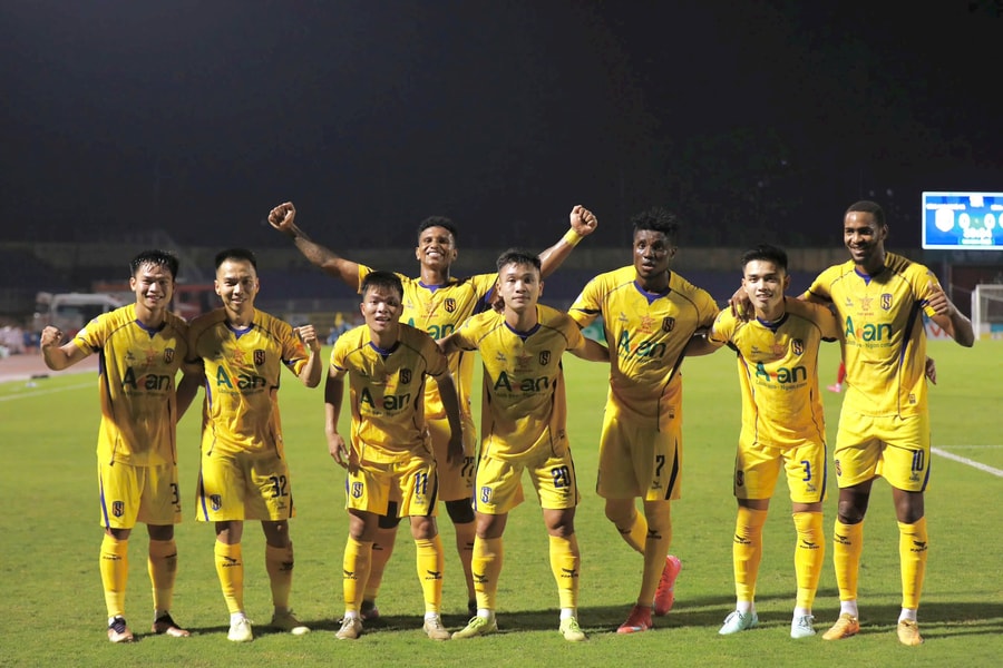 UBND tỉnh Nghệ An cam kết để Sông Lam Nghệ An đủ điều kiện tham dự V.League 2026/2027