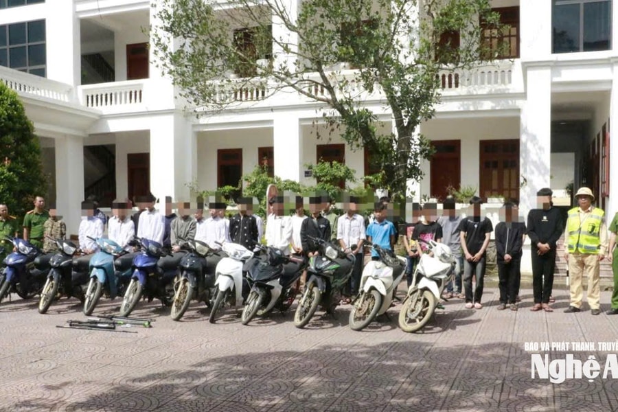 Công an Nghệ An truy bắt hàng chục thanh thiếu niên gây rối trật tự, dùng hung khí hỗn chiến trong đêm