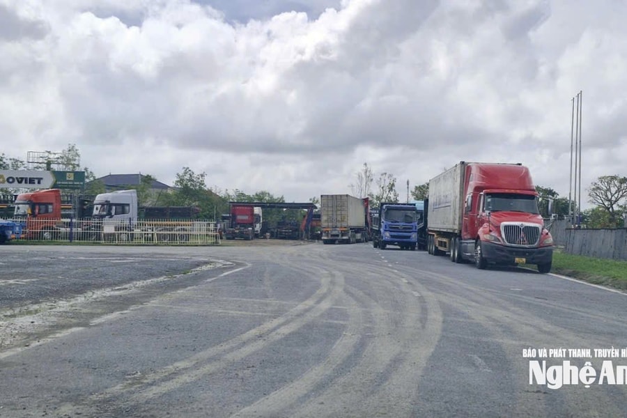 Sớm giải tỏa ách tắc đường quy hoạch 24m, Khu công nghiệp Nam Cấm