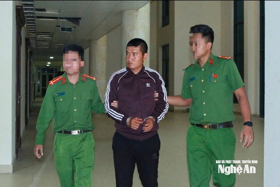 Bắt đối tượng truy nã đặc biệt nguy hiểm liên quan đường dây vận chuyển 18 bánh heroin