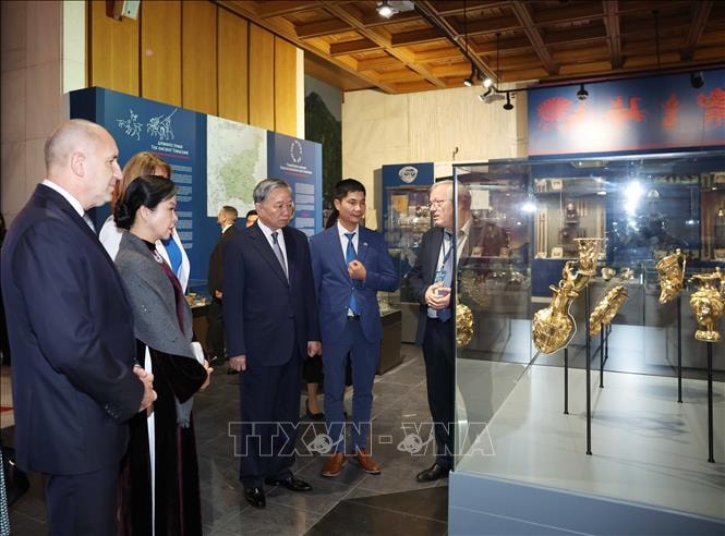 Tổng Bí thư Tô Lâm và Phu nhân tham quan Bảo tàng Lịch sử Quốc gia Bulgaria