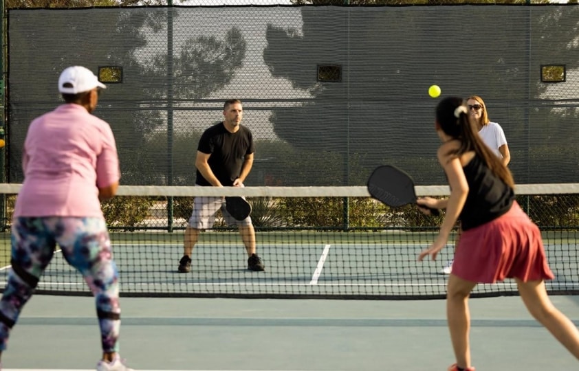 Luật Replay Pickleball: công bằng và đòn chiến thuật