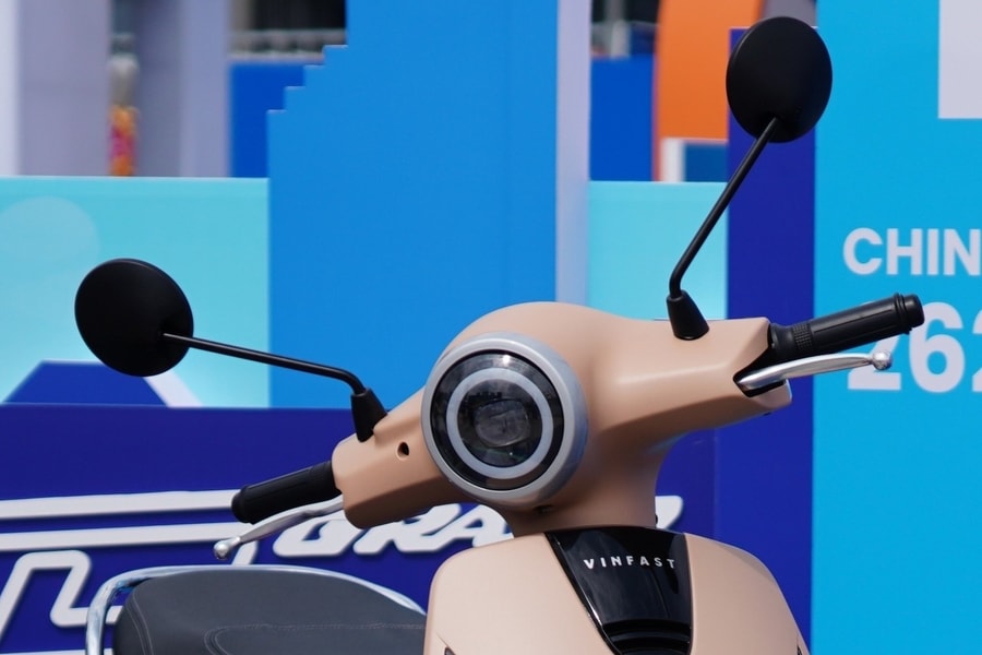 Người Việt giảm mua xe máy xăng: Quy định hay điện hóa?