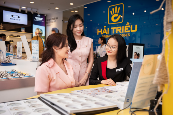 Khác biệt khi mua mắt kính tại Hải Triều: Tư vấn từ sự tận tâm