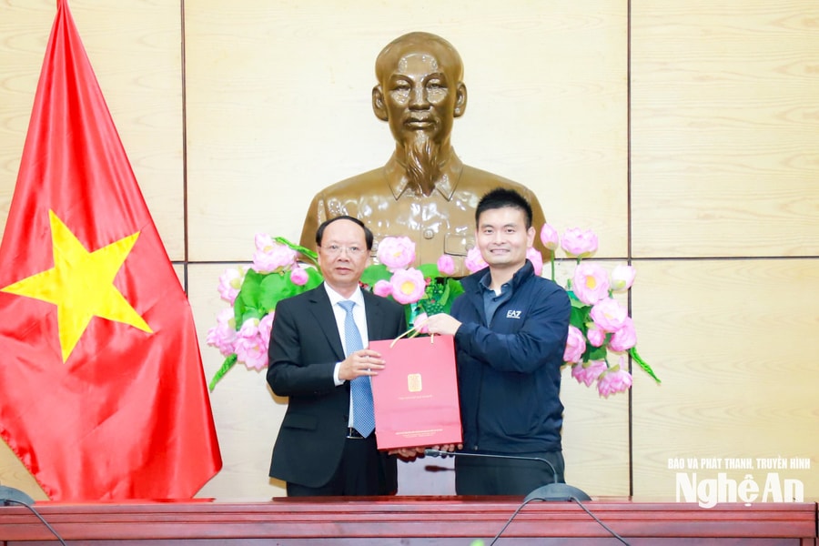 Lãnh đạo tỉnh Nghệ An làm việc với nhà đầu tư FDI 145 triệu USD và các đối tác công nghệ quốc tế