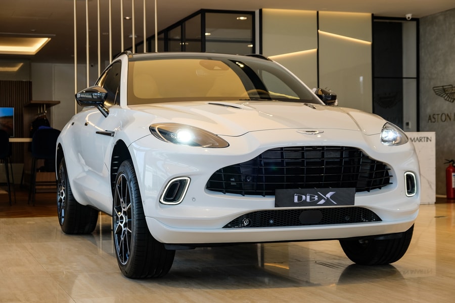 Aston Martin DBX tại Việt Nam: Giá bán và thị trường