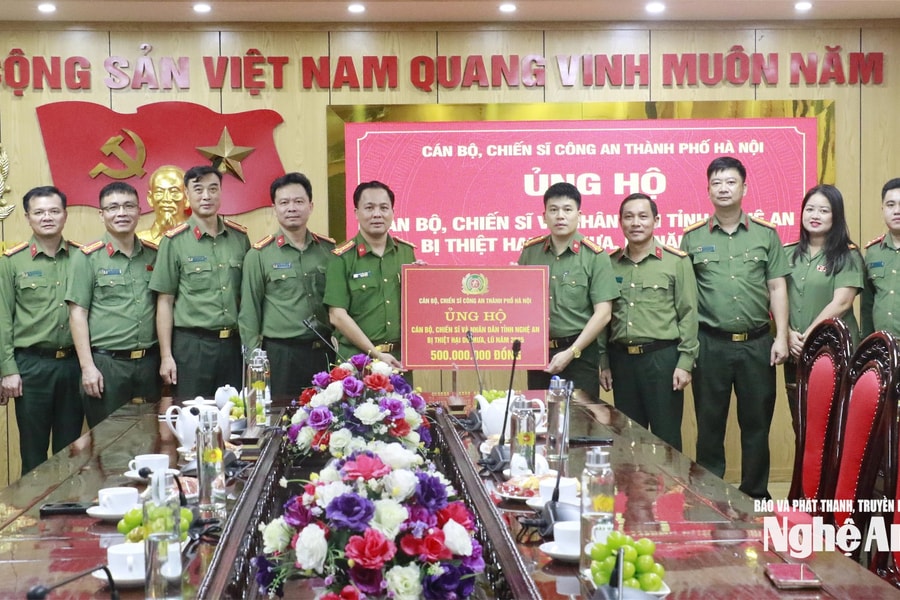 Công an Thành phố Hà Nội hỗ trợ 500 triệu đồng giúp Nghệ An khắc phục hậu quả bão lũ