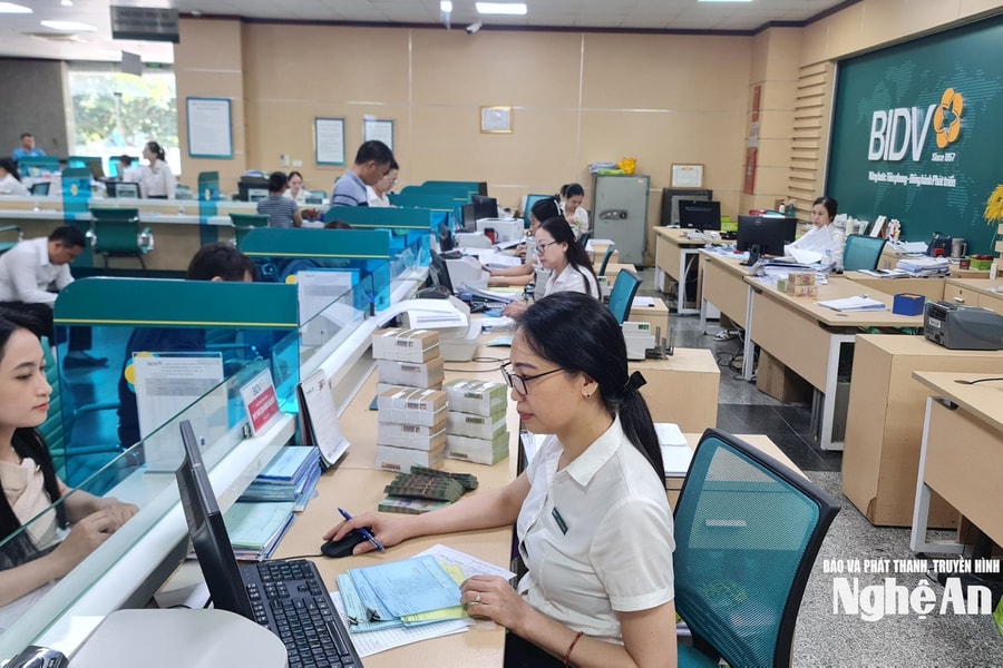 Ngân hàng đồng loạt tăng lãi suất huy động, đáp ứng nhu cầu vốn cuối năm