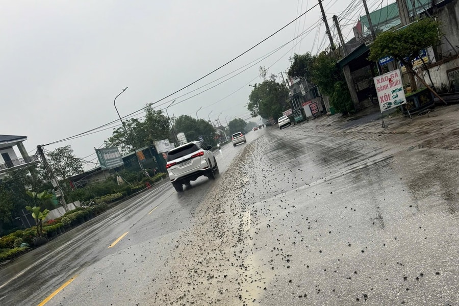 Làm rõ vụ xe trộn bê tông để rơi bê tông tươi trên Quốc lộ 46