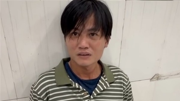 Dùng súng giả vào chợ cướp 100 triệu đồng