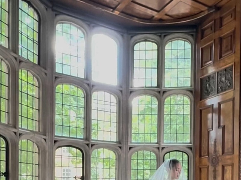 Tiên Nguyễn hé lộ ảnh cưới lãng mạn tại biệt thự cổ London