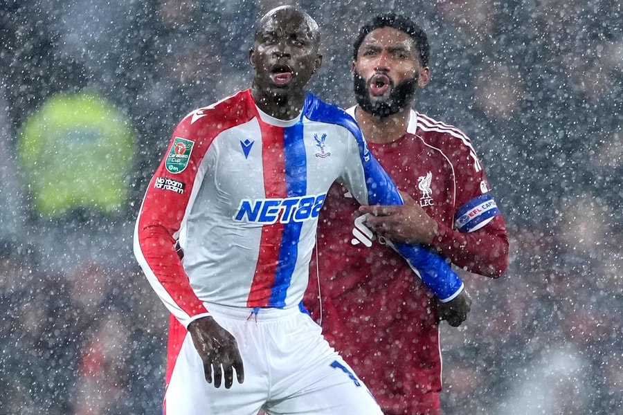 Liverpool thua 0-3 Crystal Palace, HLV Arne Slot lung lay