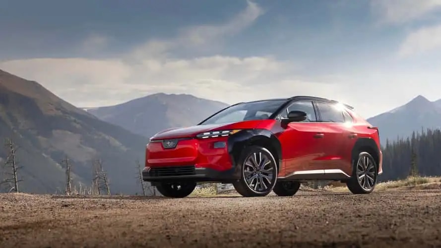 Toyota bZ4X & Subaru Solterra 2026: Sạc NACS, Plug & Charge