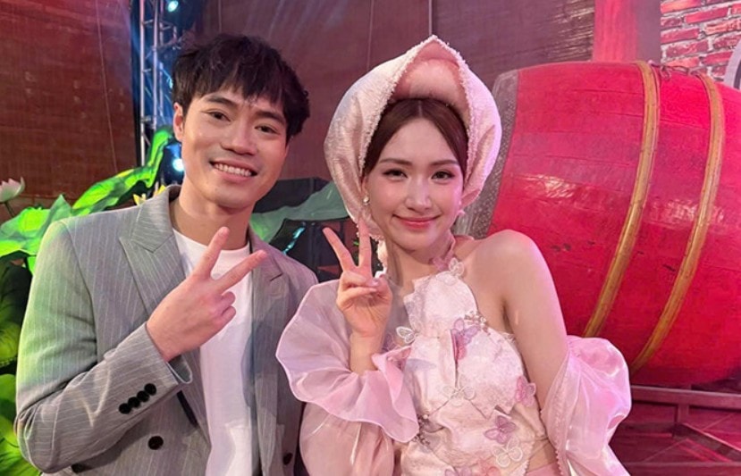 Hòa Minzy đùa cưới ở sân vận động, Văn Toàn nhắc nợ 1,25 tỷ