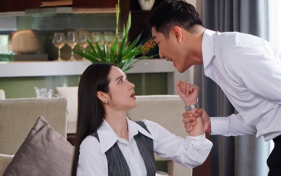 Huyền Lizzie tát thật Chí Nhân: Hậu trường cảnh phim gây chú ý