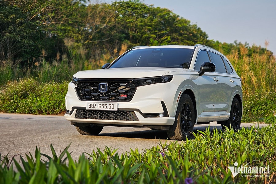 Honda CR-V e:HEV RS 2026 lắp ráp trong nước, kỳ vọng giá