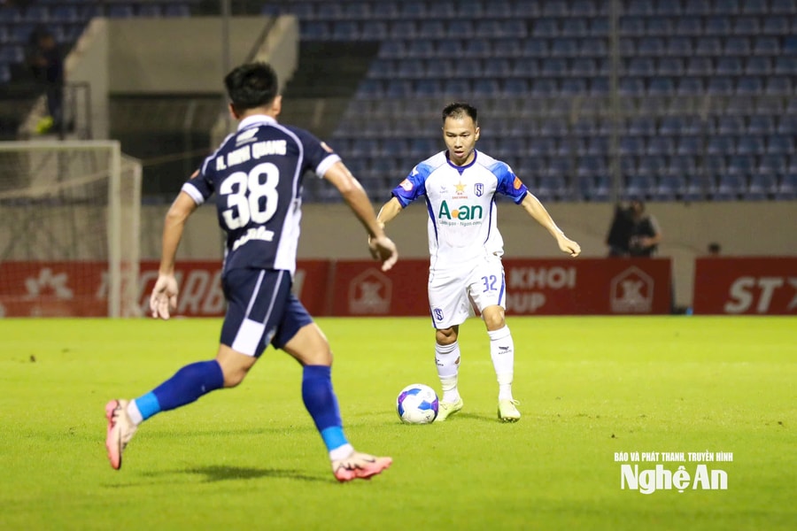 Khắc Ngọc chia sẻ khi Sông Lam Nghệ An đánh rơi chiến thắng ở phút cuối