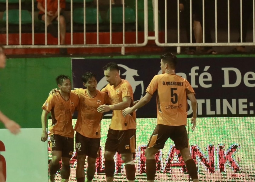 HAGL 2-2 Nam Định: HLV Lê Quang Trãi nói về ngôi vương