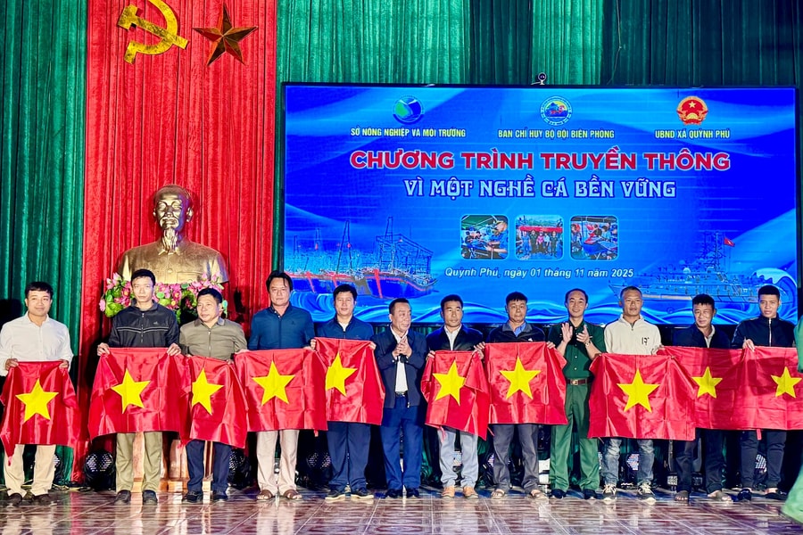 Tuyên truyền chống khai thác thuỷ sản bất hợp pháp cho ngư dân tại xã Quỳnh Phú