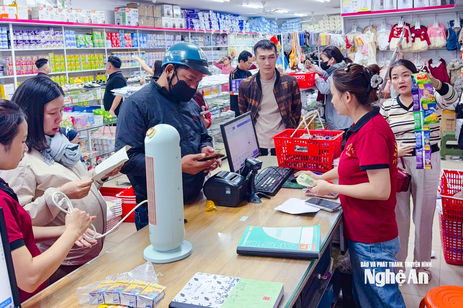 Thời trang, thiết bị sưởi vào mùa, thị trường Nghệ An “ấm dần”
