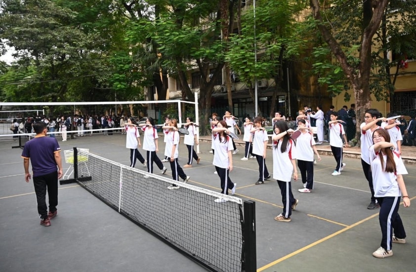 Pickleball gây bão ở NEU: khoảng 10 lớp kín chỗ sau vài giờ