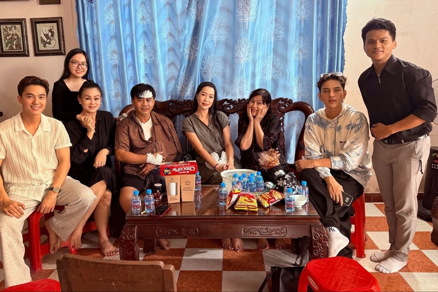 Nghệ sĩ Chánh Thuận gãy xương vai sau tai nạn giao thông