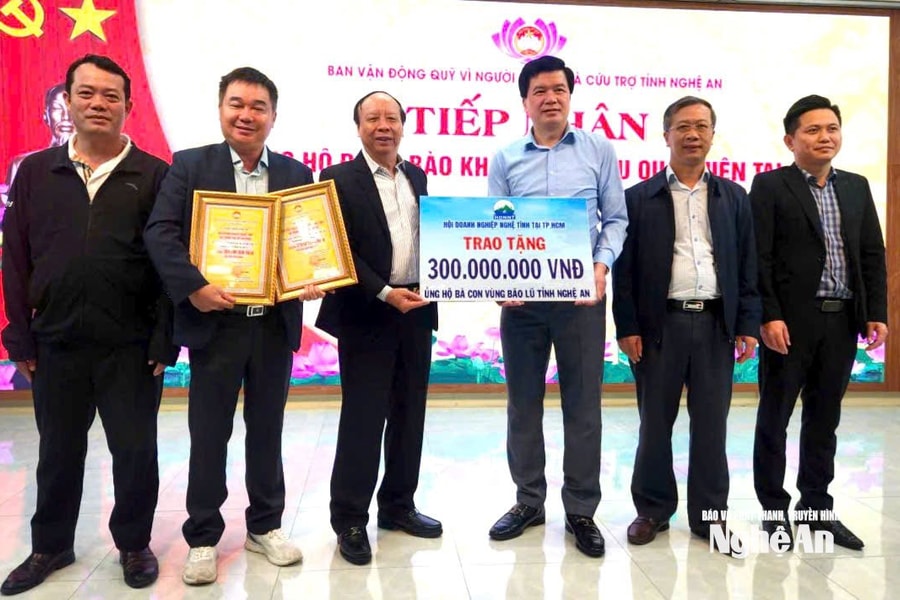 Hội Doanh nghiệp Nghệ Tĩnh tại TP Hồ Chí Minh ủng hộ người dân vùng lũ Nghệ An