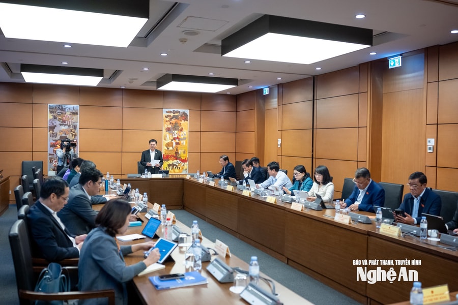 Đoàn đại biểu Quốc hội Nghệ An thảo luận tại Tổ về 3 dự án luật