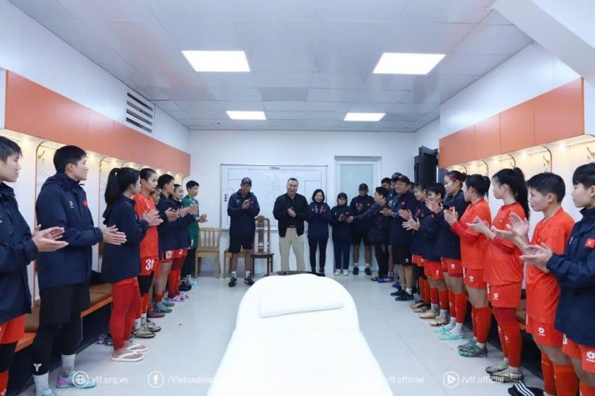 Chủ tịch Trần Quốc Tuấn khích lệ ĐT nữ VN trước SEA Games 33