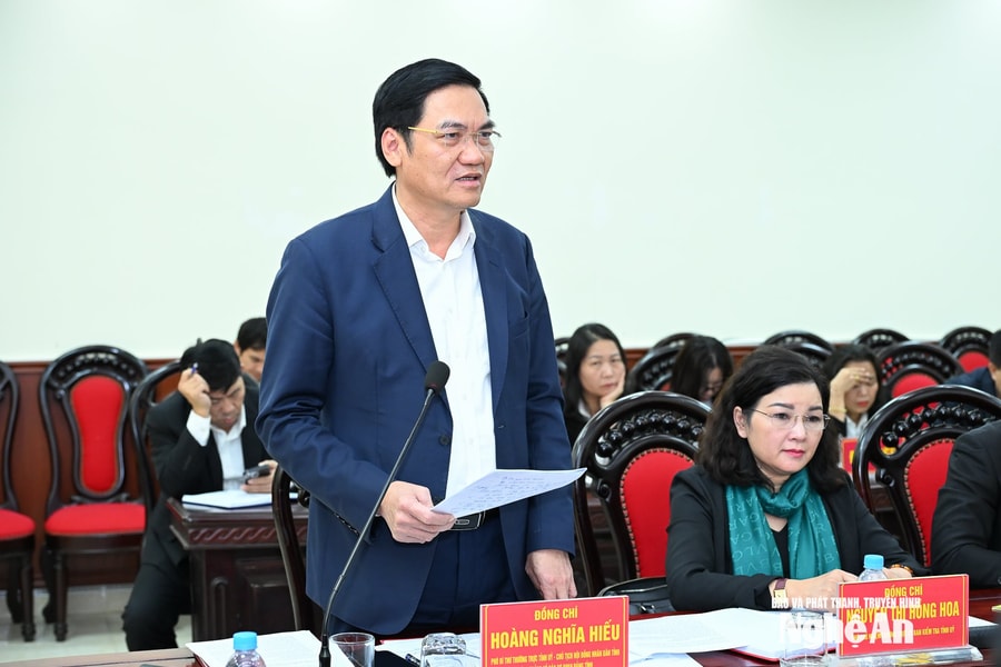 Phó Bí thư Thường trực Tỉnh ủy Hoàng Nghĩa Hiếu dự sinh hoạt Chi bộ Tòa dân sự