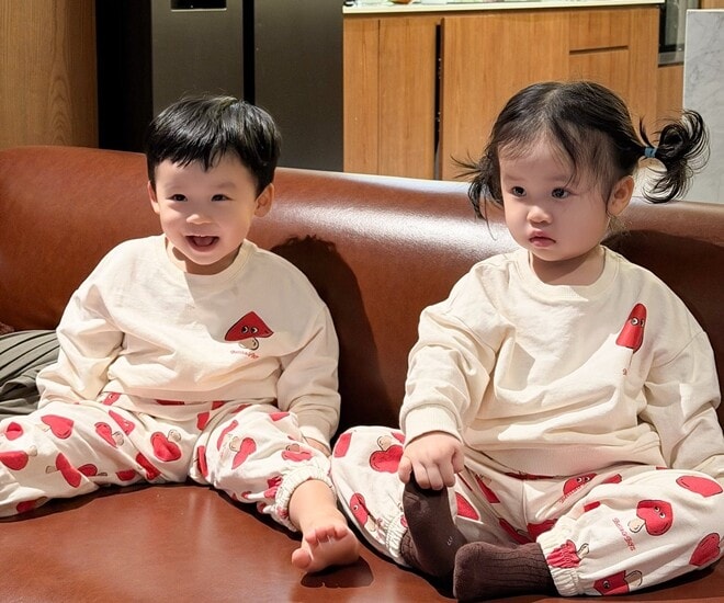 Sam chia sẻ khoảnh khắc bên chồng và cặp song sinh lai Hàn