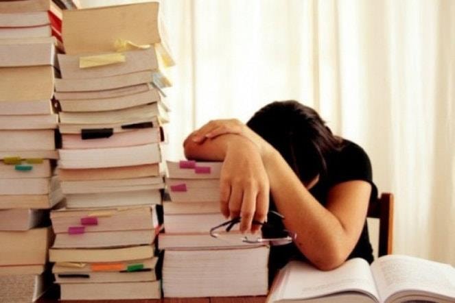 Phạt tiền cha mẹ ép con học: Liệu có khả thi?