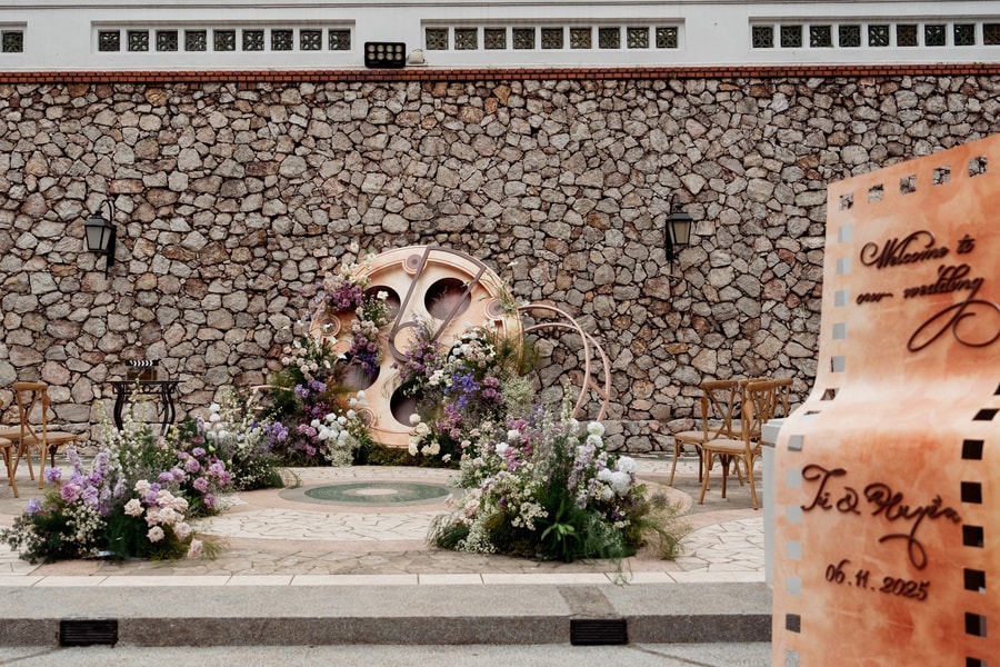 Đám cưới Đình Tú - Ngọc Huyền: Không gian lãng mạn, dàn sao hội tụ