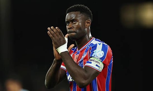 Real rút lui vụ Guehi; AS Roma hỏi mượn Zirkzee tháng 1