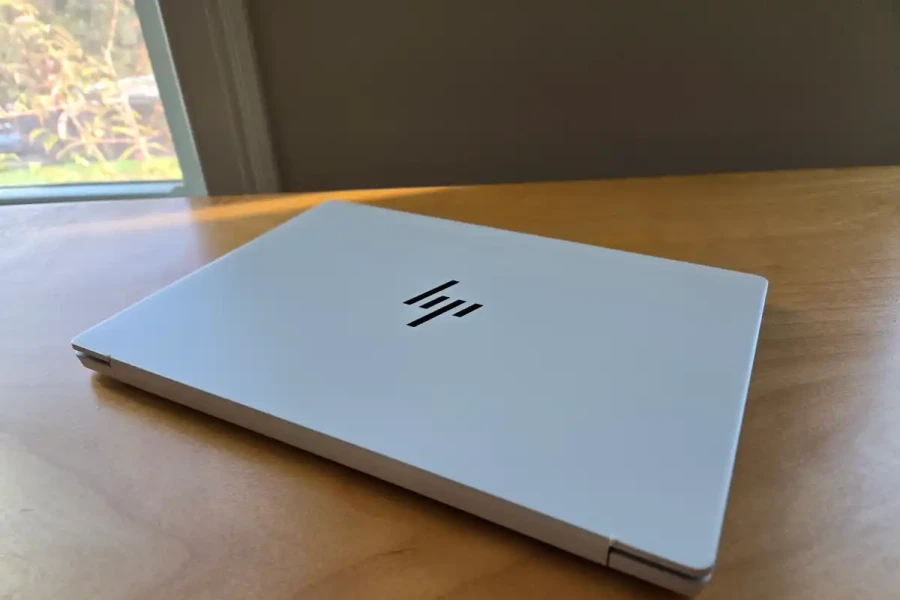 HP OmniBook 7 Aero: Đẹp, siêu nhẹ nhưng pin là điểm trừ lớn