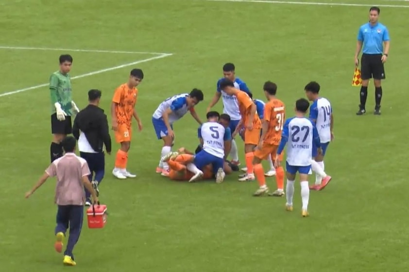 Nguyễn Anh Tuấn co giật phút 29, Trẻ Phù Đổng thắng 2-1