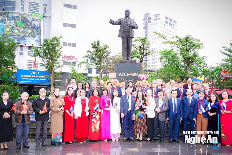 Hội Hữu nghị Việt Nam – Liên bang Nga tỉnh Nghệ An gặp mặt kỷ niệm 108 năm Cách mạng Tháng Mười Nga