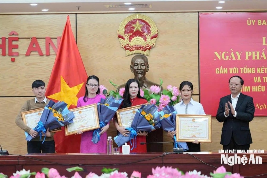 Nghệ An: 6 tập thể, 38 cá nhân đoạt giải cuộc thi trực tuyến 'Tìm hiểu văn bản pháp luật mới' năm 2025