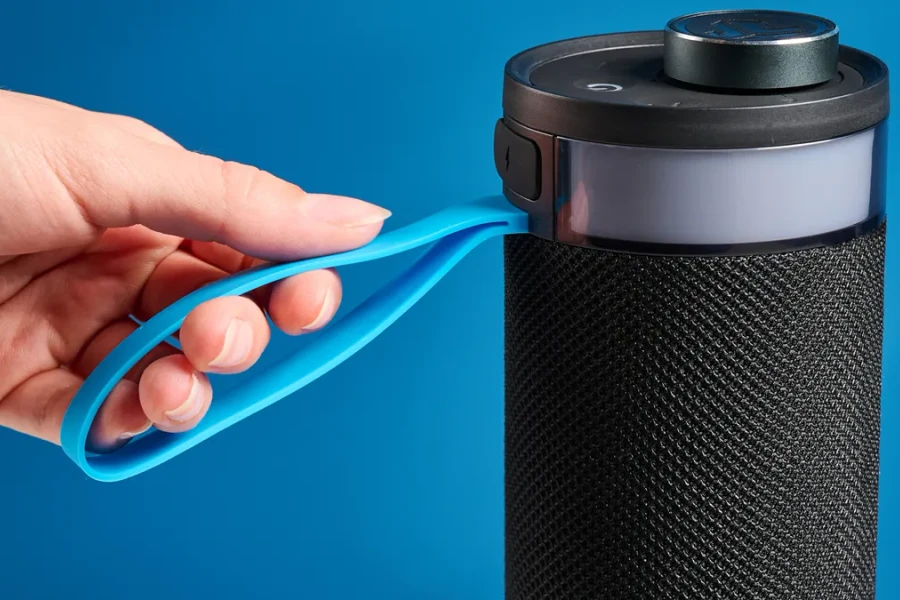 JLab Go Party: Loa di động 850.000đ có đủ sức cho mọi bữa tiệc?