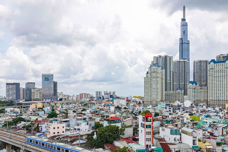 Bộ Chính trị yêu cầu khởi công đường sắt quốc tế, nhà máy điện hạt nhân từ đầu năm 2026