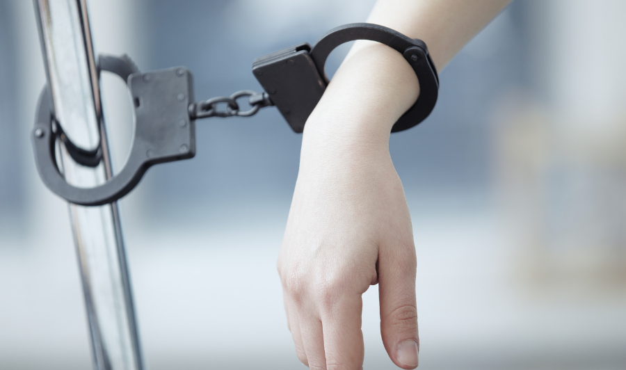 Con gái dùng giấy tờ của mẹ để lừa đảo chiếm đoạt tiền ngân hàng