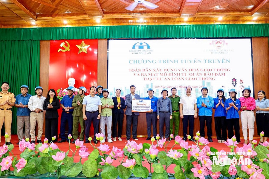 Nghệ An tiếp tục lan tỏa phong trào “Toàn dân xây dựng văn hóa giao thông an toàn”