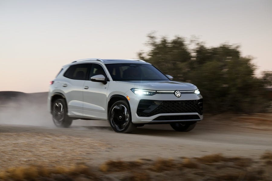 Lease xe mới 11/2025: Volvo XC60, Lexus GX, 4Runner