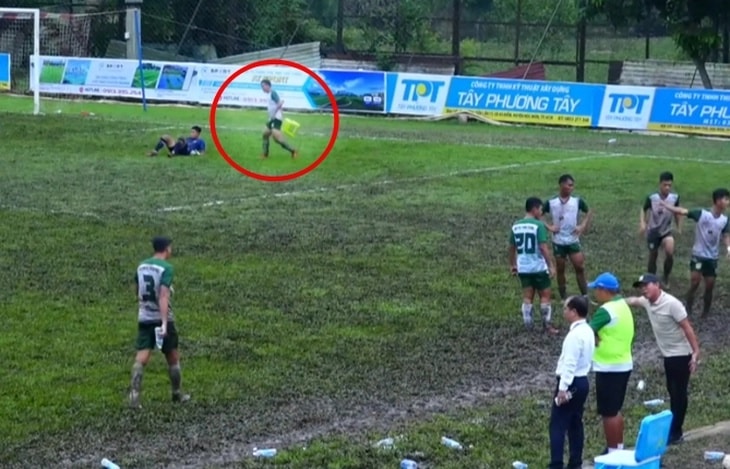 Cầu thủ STP Foods TP.HCM bị treo giò 3 trận vì mang ghế