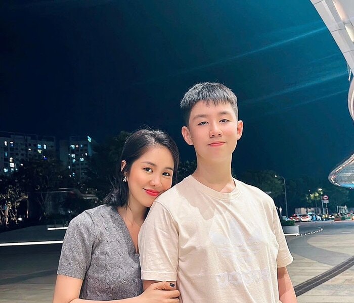 Lê Phương về quê: Con trai 13 tuổi cao vượt 1m8 gây chú ý