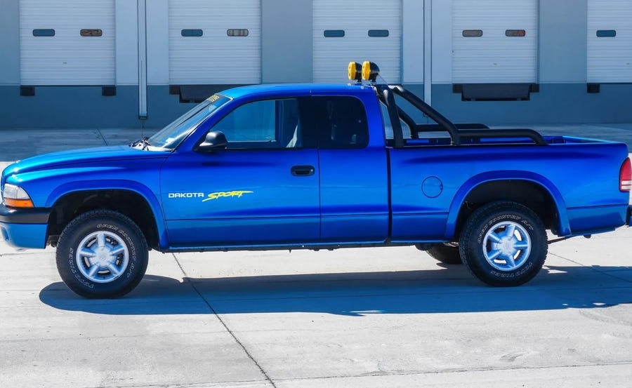 Dodge Dakota Sport 2000: Club Cab số sàn, bản chất
