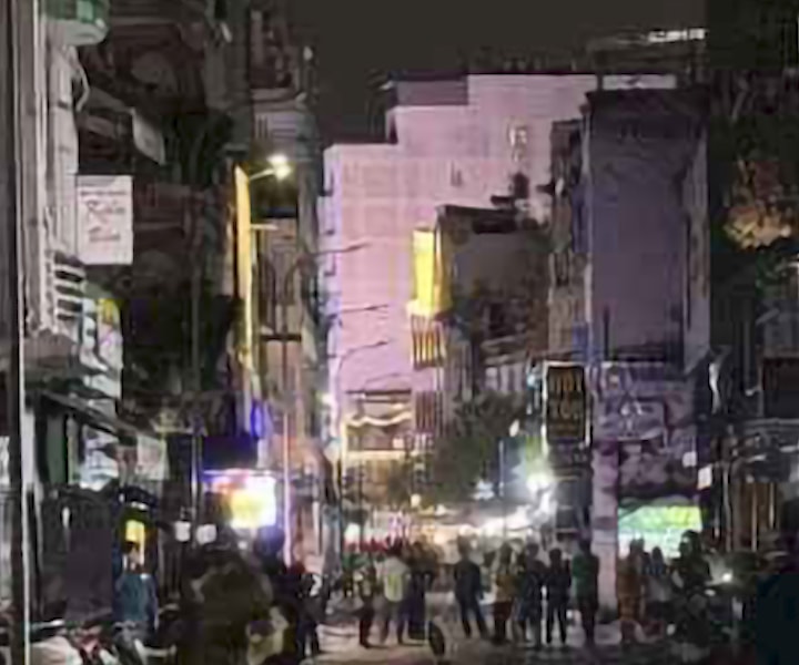 Đi bộ vào khu vực ngập nước, nam thanh niên nghi bị điện giật tử vong