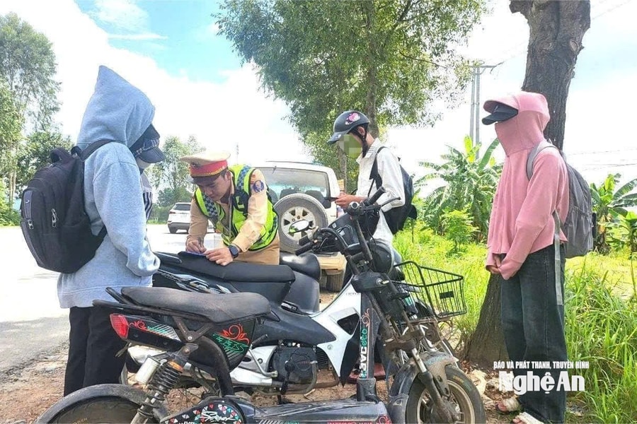 Mức phạt đối với người chưa đủ tuổi điều khiển xe gắn máy theo Nghị định 168