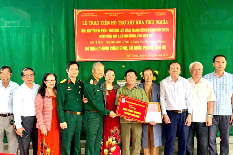 Hội Hỗ trợ gia đình liệt sĩ tỉnh Nghệ An trao hỗ trợ xây dựng 2 nhà tình nghĩa tại xã Vĩnh Tường và Đại Đồng